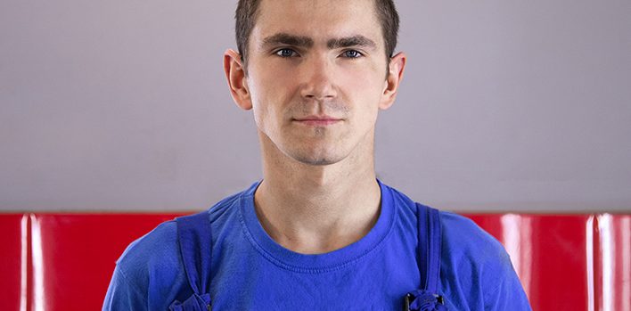 Автомеханик Валентин на СТО Буча